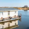 Hausbooturlaub mit der Familie: Führerscheinfrei und stressfrei reisen