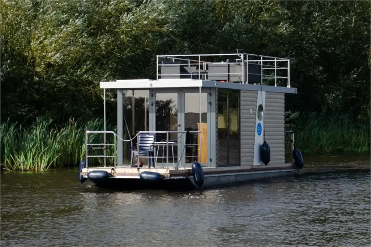 Tuinmeubelenboot