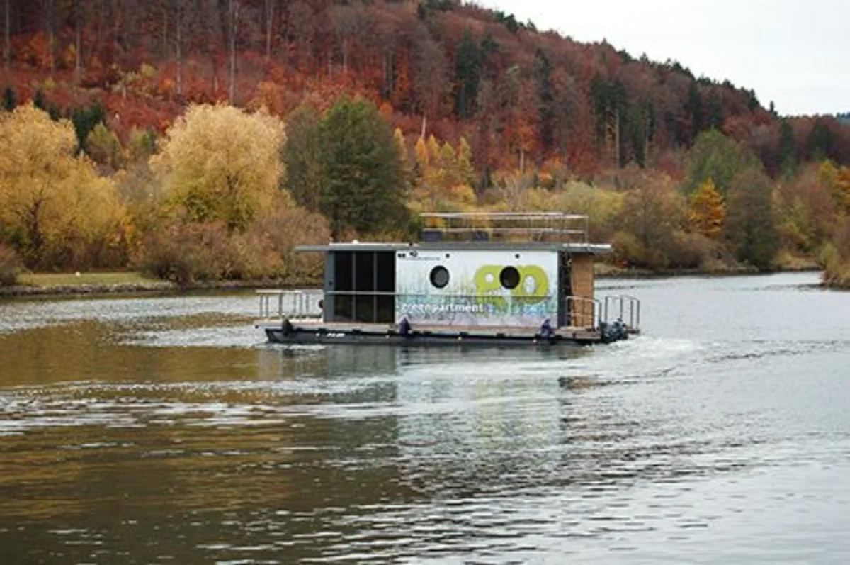 greenpartment-houseboat
