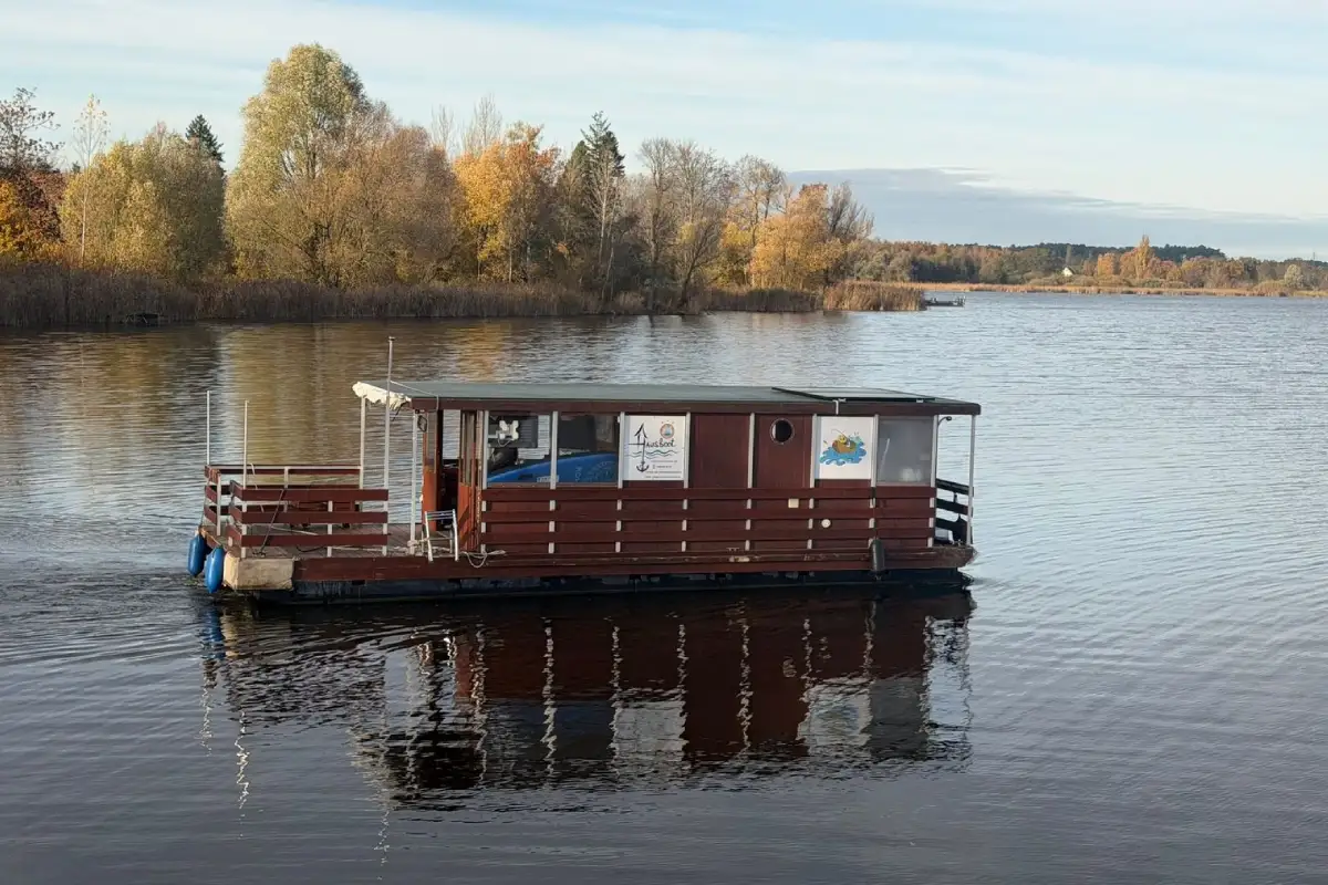 houseboat-1